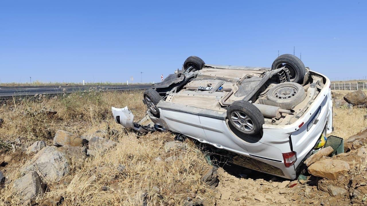 Sanliurfada otomobil sarampole devrildi 4 kisi yaralandi 2HGTHkIv